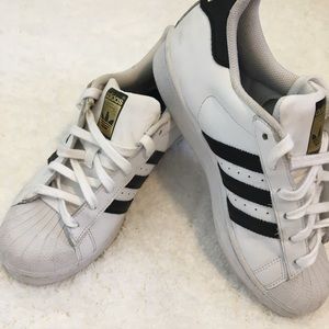 Adidas Superstar sneaker size 6 MENS